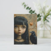 Süßes Mädchen mit einem schwarzen Vogel Postkarte (Stehend Vorderseite)