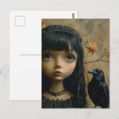 Süßes Mädchen mit einem schwarzen Vogel Postkarte (Vorne/Hinten)