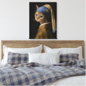 Süßes Mädchen mit einer Perlenohrring-Katzenkunst Leinwanddruck (Insitu (Schlafzimmer))