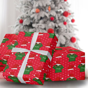 Süßes Mädchen mit grüner Kapuze Weihnachtsmannmütz Geschenkpapier