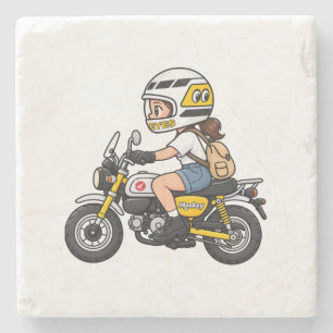 Süßes Motorrad Mädchen – Cartoon auf gelbem Mini-M Steinuntersetzer