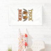Süßes oder Bier Halloween-Kürbis-Tasse Skeletthänd Banner (Insitu)
