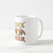 Süßes oder Bier Halloween-Kürbis-Tasse Skeletthänd Kaffeetasse (VorderseiteRechts)