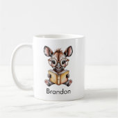 Süßes Okapi beim Lesen eines Buches Custom Kaffeetasse (Links)