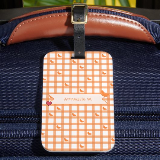 Süßes oranges Gingham Gepäckanhänger (Vorderseite Insitu 2)