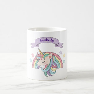 Süßes Pastell-Einhorn und funkelnder Regenbogen mi Kaffeetasse