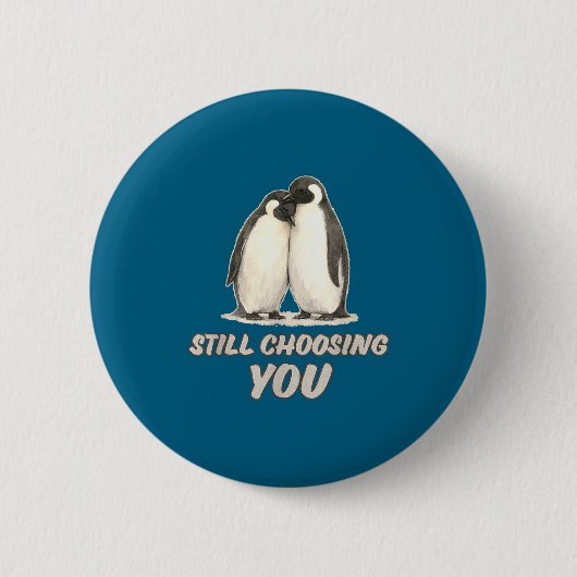 Süßes Pinguin-Paar wählt immer noch dich Kunst Button (Vorderseite)