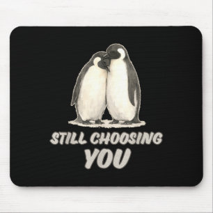 Süßes Pinguin-Paar wählt immer noch Ihre Kunst Mousepad