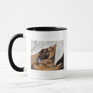 Süßes Quent spielt flüchtigen Blick Tasse