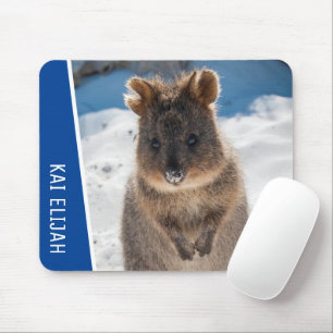 Süßes Quokka-Tier am Strand Australien Blau Mousepad