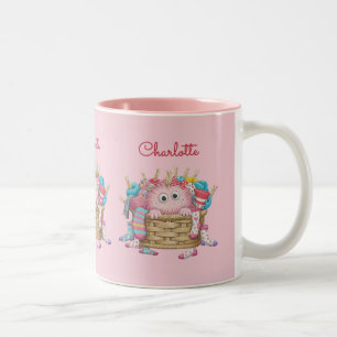 Süßes rosa flauschiges Sockenmonster-Kindermotiv Zweifarbige Tasse