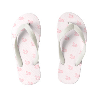 Süßes rosa Mädchen Schaukelpferd Kinderbadesandalen