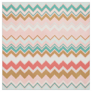 Süßes rosa und goldenes Ikat-Chevron-Muster Stoff