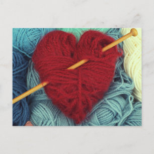 Süßes rotes Wollherz mit Stricknadel Postkarte