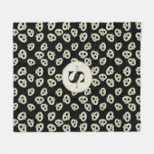 Süßes Totenkopf-Muster-Monogramm-Schwarze Fleece-D Fleecedecke (Vorderseite (Horizontal))