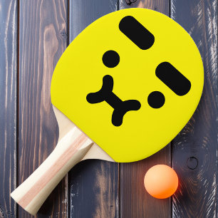 Süßes verwirrtes schmollendes Gesicht Gelbes Ping- Tischtennis Schläger
