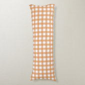 Süßes warmes orange Gingham-Muster Seitenschläferkissen (Vorderseite Vertikal)
