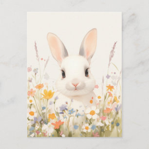 Süßes weißes Kaninchen auf einer Frühlingswiese Postkarte