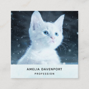 Süßes weißes Kätzchen mit hübschen blauen Augen Quadratische Visitenkarte