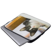 Süßes weißes und schwarzes Kätzchen Laptopschutzhülle (Vorne Knopf)