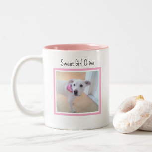 Süßes Welpenhund-Foto, süßer kleiner Mädchenname i Zweifarbige Tasse