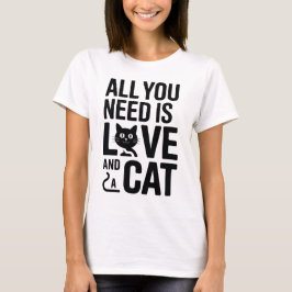 Süßes Zitat Alles was du brauchst ist Liebe und ei T-Shirt
