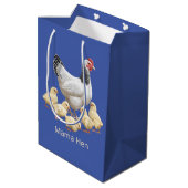 Sussex Chicken Mama Hen und Chicks Mittlere Geschenktüte (Rückseite Schrägansicht)