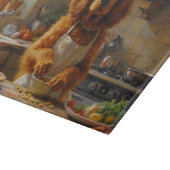 Sussex Spaniel Cooking in Kitchen Schneidebrett (Ecke)