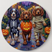 Sussex Spaniel Dogs in Halloween Costumes Button (Vorderseite)