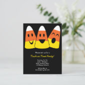 Süßigkeiten aus Mais oder Halloween-Party Einladungspostkarte (Stehend Vorderseite)