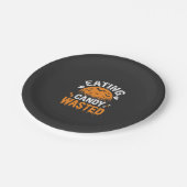Süßigkeiten essen verschwendetes Halloween-Design_ Pappteller (Schrägansicht)