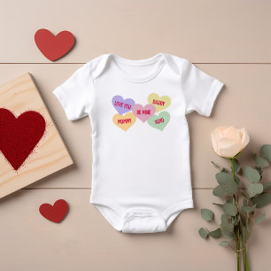 Süßigkeiten-Konversationsherzen Valentinstag Baby Strampler