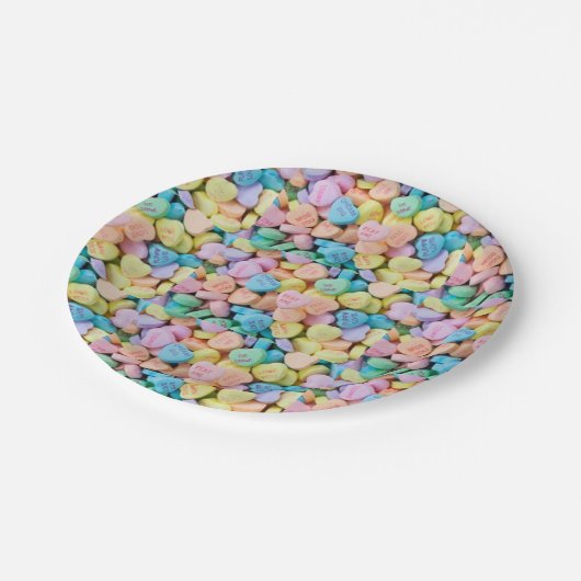 Süßigkeits-Gesprächsherzen des Valentinsgrußes Pappteller (Schrägansicht)