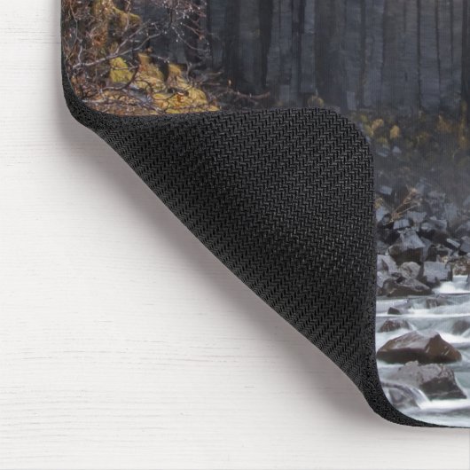 Svartifoss Wasserfall in Island mousepad (Ecke)