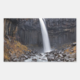 Svartifoss Wasserfall in Island, rechteckiger Aufk Rechteckiger Aufkleber
