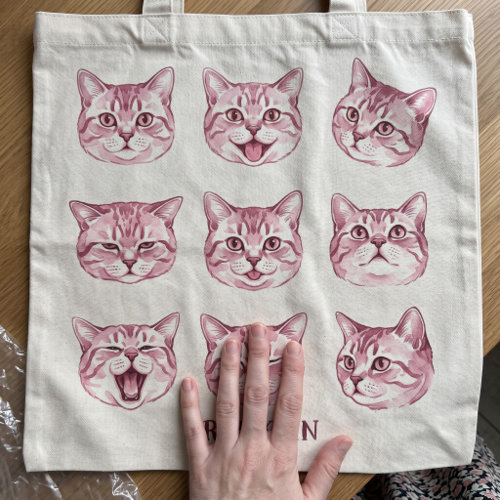 UGC Hand touch: the personalized canvas tote bag with DAISY's portrait