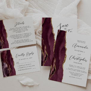 Moderne Burgundy Gold Agate Script Hochzeit Einladung