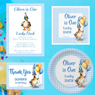 Eine glückliche Ente mit blauer Gingham Geburtstag Einladung