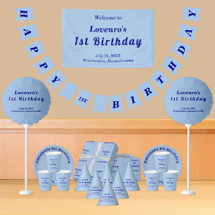 Minimalistische hellblaue Pappteller zum Kindergeb