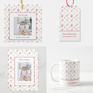 Beige Red Holly Berry Holiday Geschenkpapier