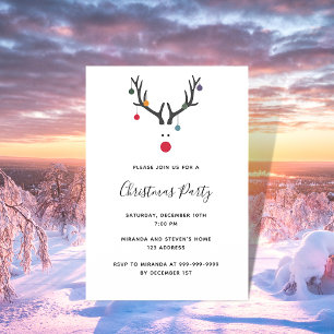 Modern funny abstract Christmas reindeer on white Feiertagspostkarte