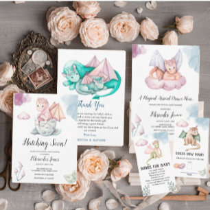 Aquarellpinken Drachen auf Wolkenschatten Bald Einladung