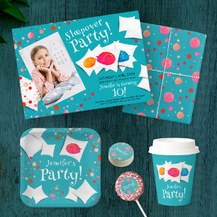 Party aus geschlachtetem Gummi, farbige Katze und  Pappteller