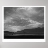 SW über Manzanar, Staubsturm 1943 Poster (Vorne)