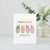 Swaddle Specialist Cute Baby Illustration Postkarte (Stehend Vorderseite)