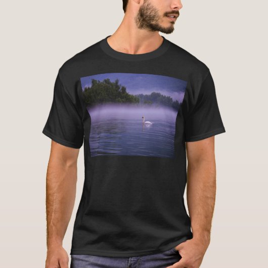 Swan am See T-Shirt (Vorderseite)