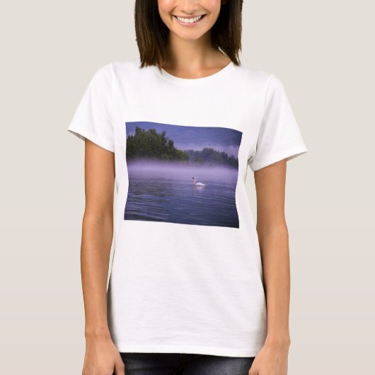 Swan am See T-Shirt (Vorderseite)