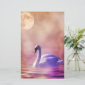 Swan auf einem verstaubten Seeschabenpapier Briefpapier (Stehend Vorderseite)