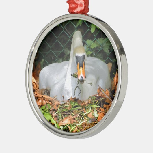 Swan auf seinem Nest Ornament Aus Metall (Links)