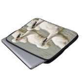 Swan Cygnets Schwimmen Laptopschutzhülle (Vorne Knopf)